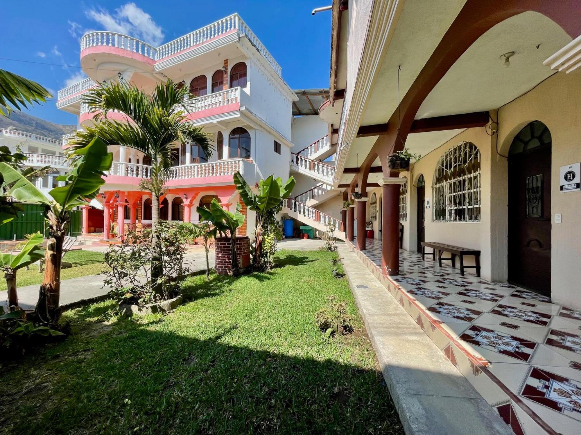 Hotel Posada Gutierrez Panajachel Εξωτερικό φωτογραφία